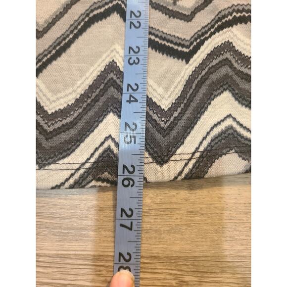 Cato small women's geometric blouse with keyhole button back - Picture 8 of 8